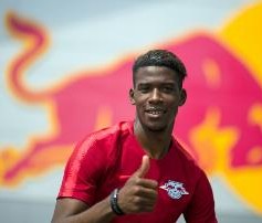 土耳其媒体：费内巴切正在与巴黎进行接触，有意27岁后卫穆杰莱