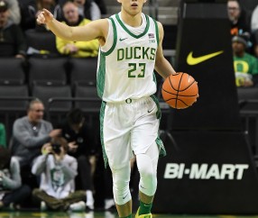 世俱杯买球APP-6罚全进~NCAA：林葳飚中压哨三分带领俄勒冈反超 半场砍11分2助攻