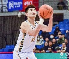 早日康复！探长：孙铭徽已经脱掉保护靴 可以正常走路